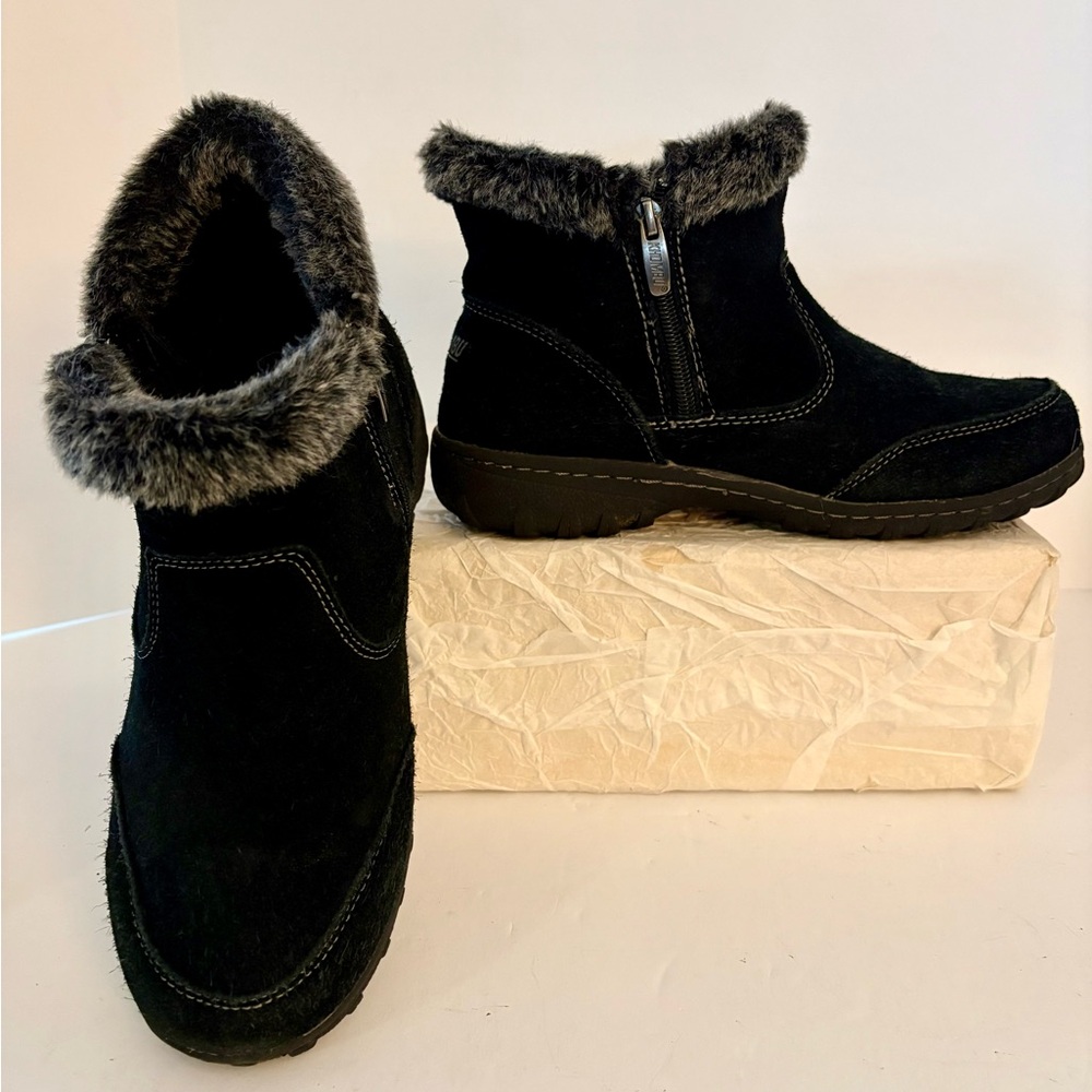 Women’s 8 M Khombu Blend Water Resistant Black Suede Winter Booties Zippered